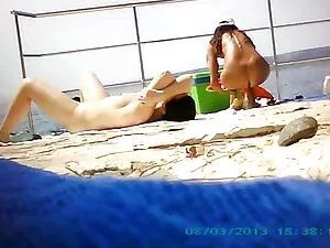 À l'extérieur jeune  ...
