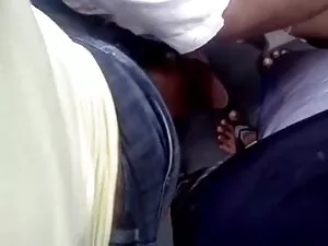 Petite ado se mastur ...
